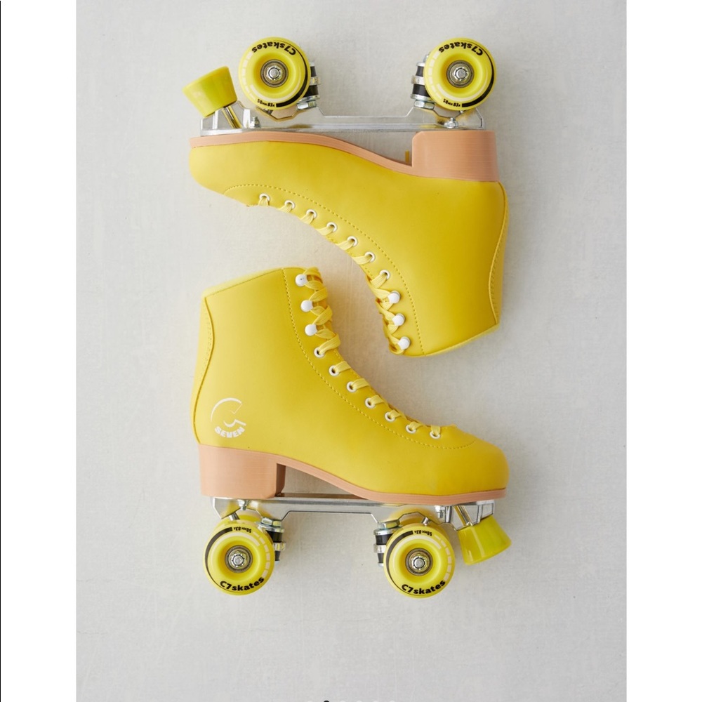 C7 NWT roller skates